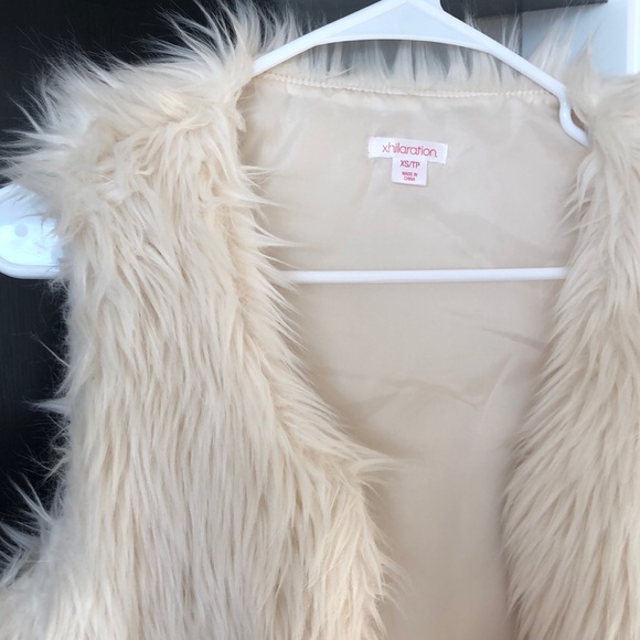 Faux fur vest - Picture 2 of 2